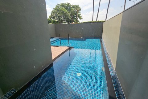 Condominio de 4 dormitorios en Bangkok, Tailandia № 147037 - foto 2
