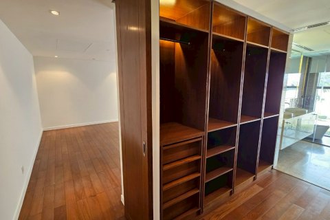 Condominio de 4 dormitorios en Bangkok, Tailandia № 147037 - foto 12