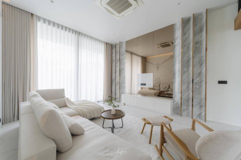 Casa de 3 dormitorios en Bangkok, Tailandia № 180697 - foto 2