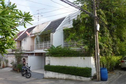 Maison à Phra Khanong, Bangkok, Thaïlande 3 chambres № 143757