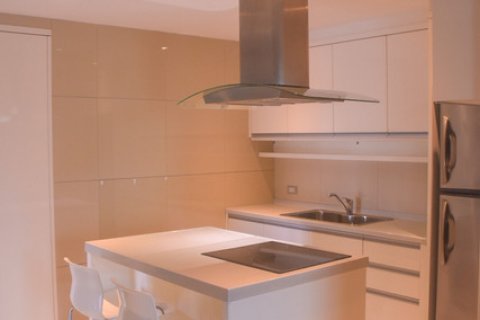 Condo in Bangkok, Thailand, 2 bedrooms № 143761 - photo 7