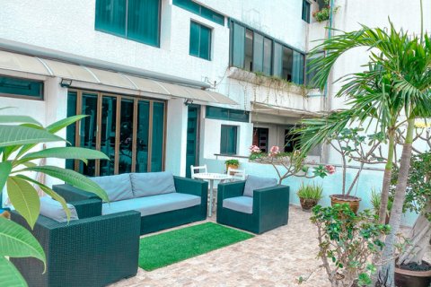 Condo in Bangkok, Thailand, 2 bedrooms № 143761 - photo 18