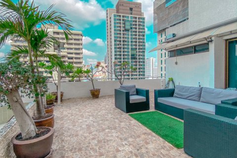 Condo in Bangkok, Thailand, 2 bedrooms № 143761 - photo 17