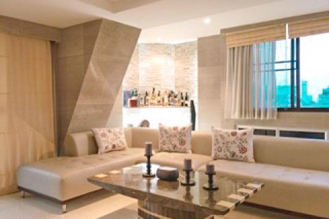 Condo in Bangkok, Thailand, 2 bedrooms № 143761 - photo 2