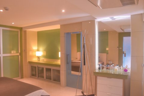 Condo in Bangkok, Thailand, 2 bedrooms № 143761 - photo 10