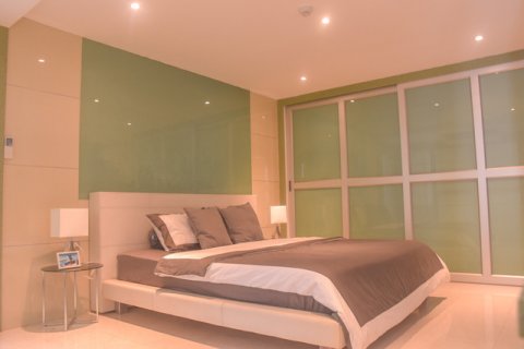 Condo in Bangkok, Thailand, 2 bedrooms № 143761 - photo 11