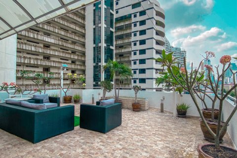 Condo in Bangkok, Thailand, 2 bedrooms № 143761 - photo 15