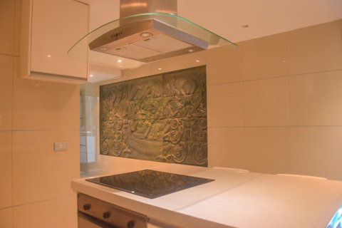 Condo in Bangkok, Thailand, 2 bedrooms № 143761 - photo 6