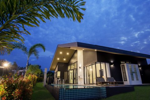 Casa de 3 dormitorios en Hua Hin, Tailandia № 180974 - foto 29