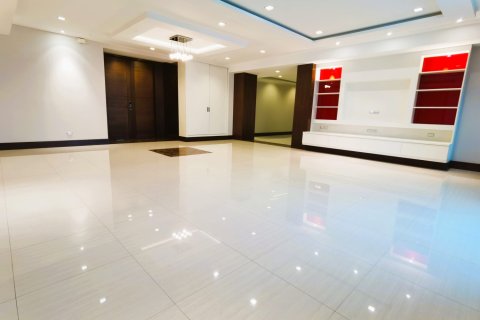 Condominio de 4 dormitorios en Bangkok, Tailandia № 180971 - foto 3