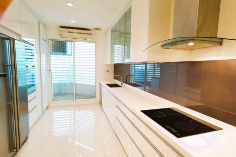 Condominio de 4 dormitorios en Bangkok, Tailandia № 180971 - foto 9
