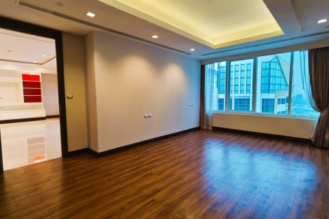 Condominio de 4 dormitorios en Bangkok, Tailandia № 180971 - foto 20
