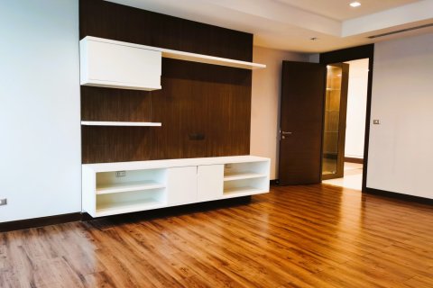 Condominio de 4 dormitorios en Bangkok, Tailandia № 180971 - foto 15