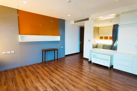 Condominio de 4 dormitorios en Bangkok, Tailandia № 180971 - foto 18