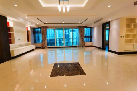 Condominio de 4 dormitorios en Bangkok, Tailandia № 180971 - foto 2