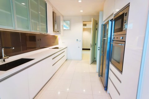 Condominio de 4 dormitorios en Bangkok, Tailandia № 180971 - foto 10