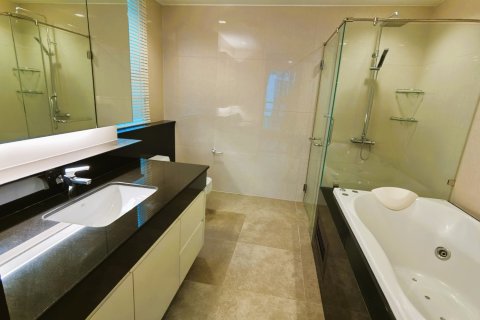 Condominio de 4 dormitorios en Bangkok, Tailandia № 180971 - foto 25