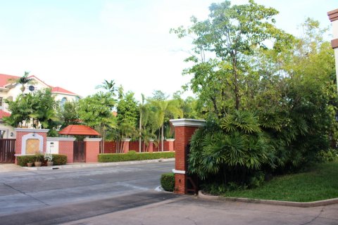 Casa de 6 dormitorios en Bangkok, Tailandia № 180968 - foto 12