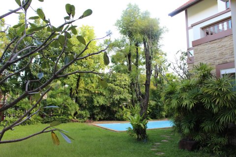 Casa de 6 dormitorios en Bangkok, Tailandia № 180968 - foto 2