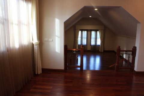 Casa de 6 dormitorios en Bangkok, Tailandia № 180968 - foto 20