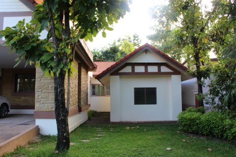 Casa de 6 dormitorios en Bangkok, Tailandia № 180968 - foto 4