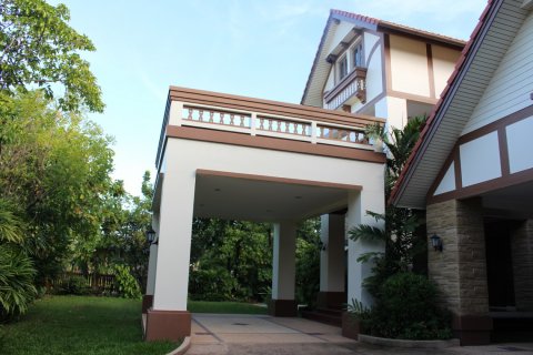 Casa de 6 dormitorios en Bangkok, Tailandia № 180968 - foto 11