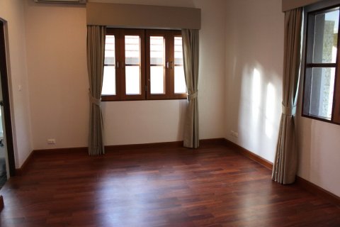 Casa de 6 dormitorios en Bangkok, Tailandia № 180968 - foto 18