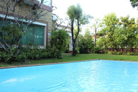 Casa de 6 dormitorios en Bangkok, Tailandia № 180968 - foto 28