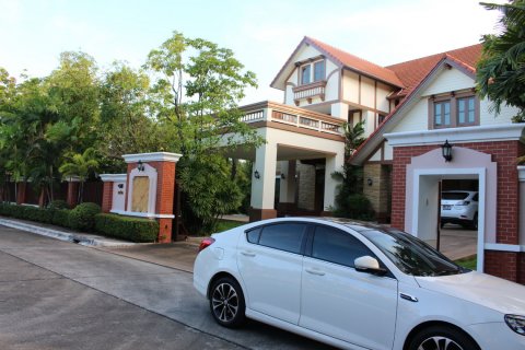 Casa de 6 dormitorios en Bangkok, Tailandia № 180968 - foto 5