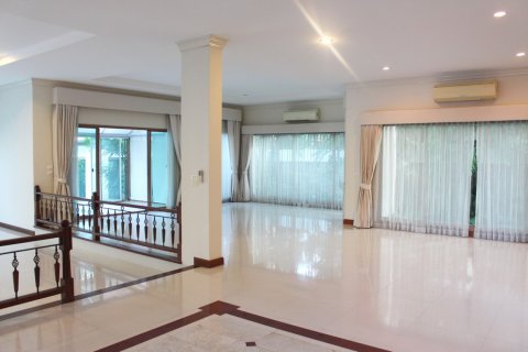 Casa de 6 dormitorios en Bangkok, Tailandia № 180968 - foto 19