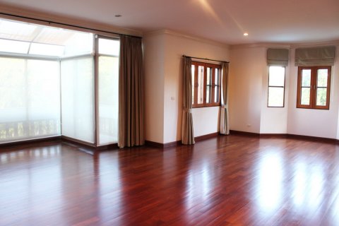 Casa de 6 dormitorios en Bangkok, Tailandia № 180968 - foto 23