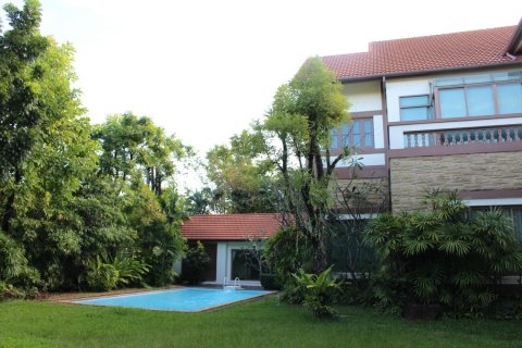 Casa de 6 dormitorios en Bangkok, Tailandia № 180968 - foto 3