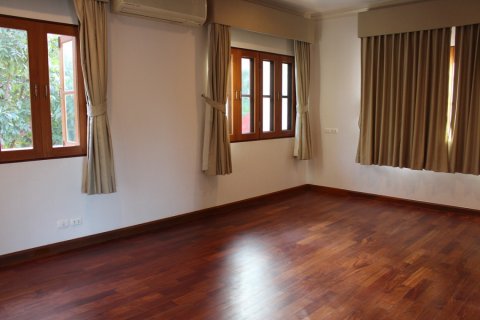 Casa de 6 dormitorios en Bangkok, Tailandia № 180968 - foto 21