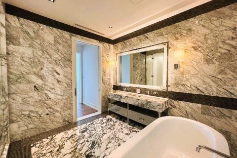 Condominio de 2 dormitorios en Bangkok, Tailandia № 180969 - foto 15