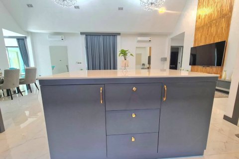 Casa de 3 dormitorios en Pattaya, Tailandia № 53980 - foto 17