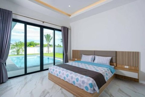 Chalet de 4 dormitorios en Hua Hin, Tailandia № 163761 - foto 7