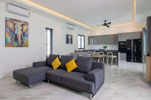Chalet de 4 dormitorios en Hua Hin, Tailandia № 163761 - foto 3