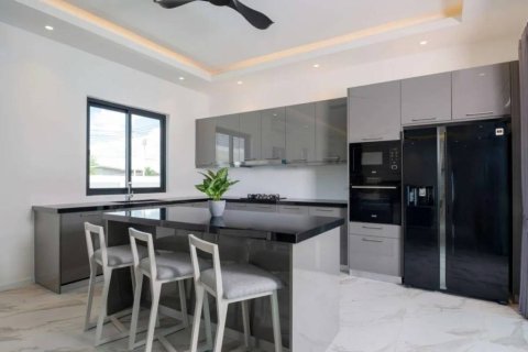 Chalet de 4 dormitorios en Hua Hin, Tailandia № 163761 - foto 6