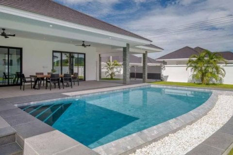 Chalet de 4 dormitorios en Hua Hin, Tailandia № 163761 - foto 2