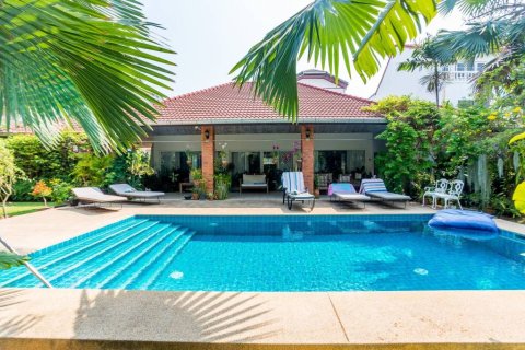 Chalet de 6 dormitorios en Hua Hin, Tailandia № 163762 - foto 4