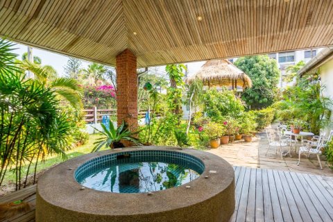 Chalet de 6 dormitorios en Hua Hin, Tailandia № 163762 - foto 8