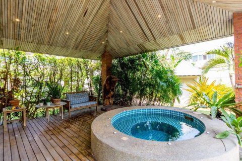 Chalet de 6 dormitorios en Hua Hin, Tailandia № 163762 - foto 9