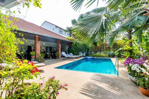 Chalet de 6 dormitorios en Hua Hin, Tailandia № 163762 - foto 5
