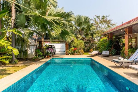 Chalet de 6 dormitorios en Hua Hin, Tailandia № 163762 - foto 3