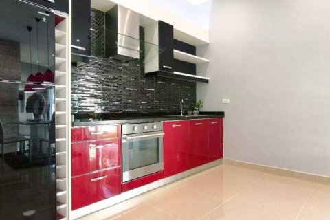 Chalet de 4 dormitorios en Pattaya, Tailandia № 154509 - foto 5