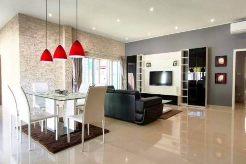Chalet de 4 dormitorios en Pattaya, Tailandia № 154509 - foto 3
