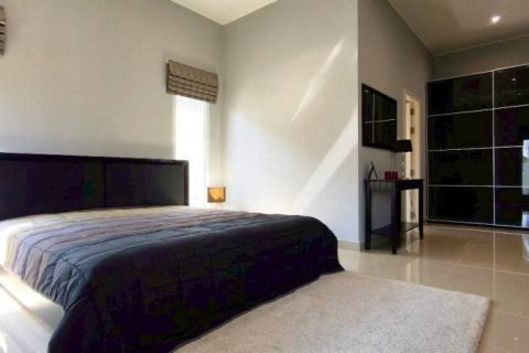 Chalet de 4 dormitorios en Pattaya, Tailandia № 154509 - foto 9