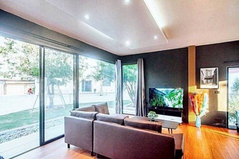 Chalet de 5 dormitorios en Pattaya, Tailandia № 154513 - foto 4