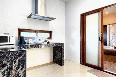 Chalet de 5 dormitorios en Pattaya, Tailandia № 154513 - foto 7