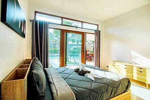 Chalet de 5 dormitorios en Pattaya, Tailandia № 154513 - foto 10